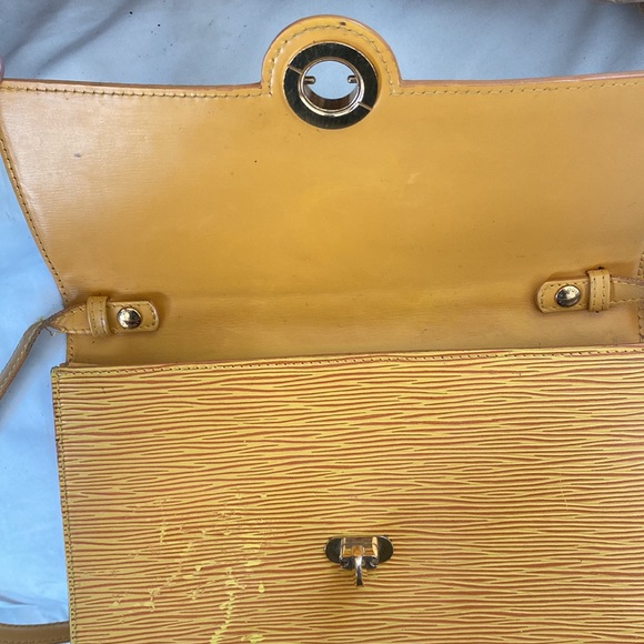 Louis Vuitton Epi Arsch Yellow Crossbody Bag - Picture 8 of 14